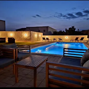 Апартаменты Lucy With Heated Pool & Free Private Parking